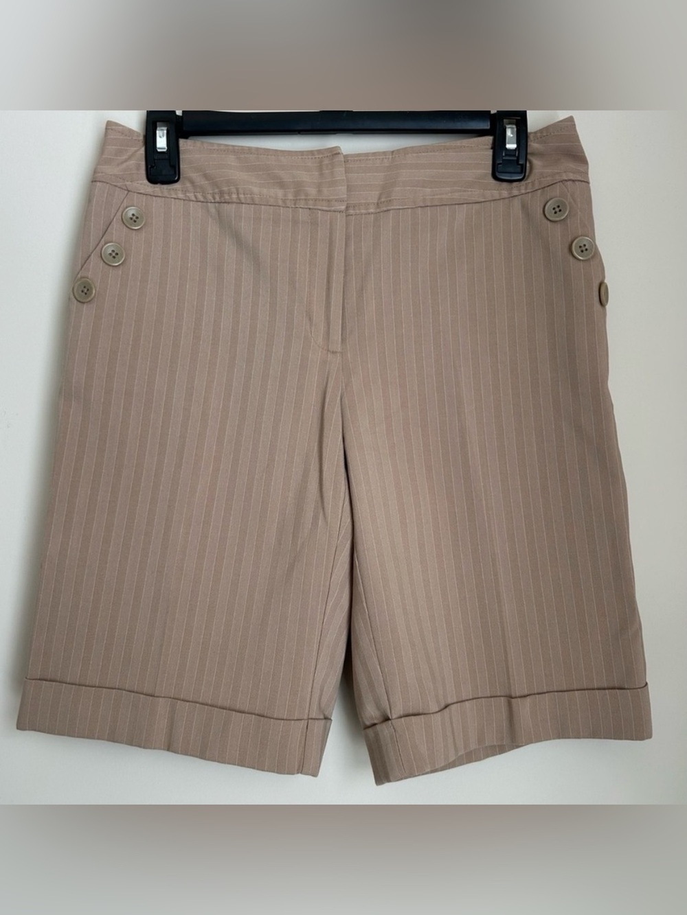 Apt 9 Ava Tan & White Pin-Strips News Boy Capri Bermuda Walking Dress Shorts 6P